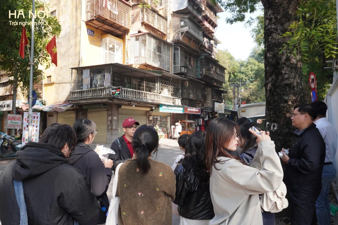 walking-tour-kien-truc-nha-tap-the (3).webp
