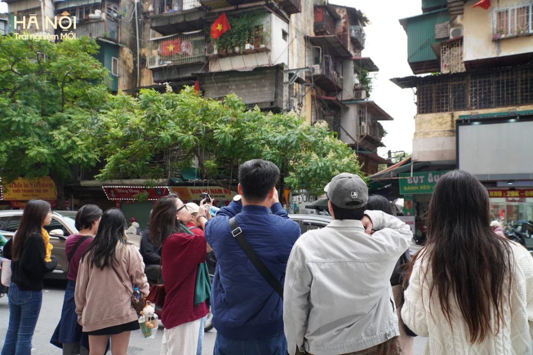 walking-tour-kien-truc-nha-tap-the (5).webp