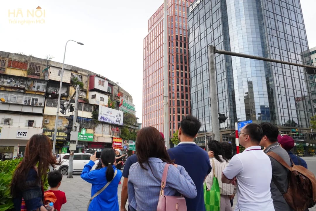 walking-tour-kien-truc-nha-tap-the (7).webp